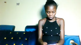 Cutie_plush ebony posing on webcam