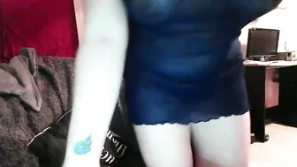 Kennedynova777 posing on cam 05/04/2026
