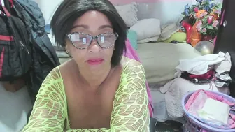 Mrs_mommy posing on webcam (05/06/2026)