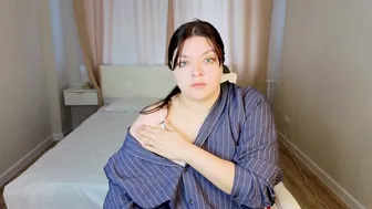 evelyne_loo nonude on webcam