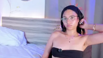 Evalune_ porn cam (05-08-2026)