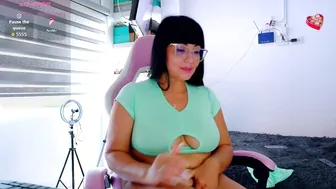 hot_beauty__ (05/09/2026)