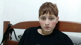 sophie_cutexx (05-10-2026) lesbian