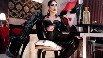 Destroyermistressxxx posing on cam (05/11/2026)