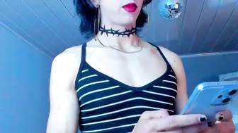 vicky_fant4sy posing on cam 05-11-2026