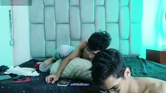 Desire4duo feet stream