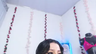 Taylorsweet1111 bigass posing on webcam