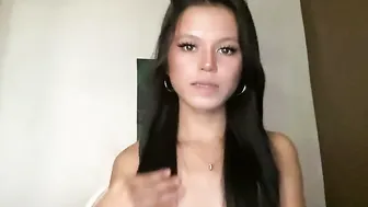 Sexy_maevemorexxx posing on webcam 12-May-26