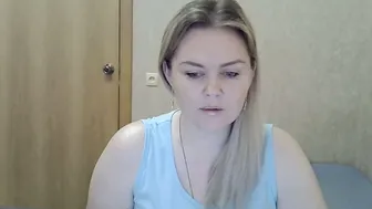 Karennelsonx blonde on webcam