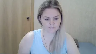Karennelsonx blonde on webcam