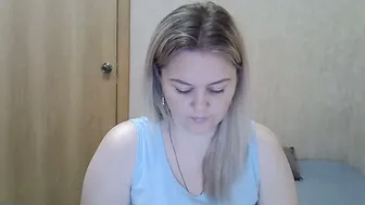 Karennelsonx blonde on webcam
