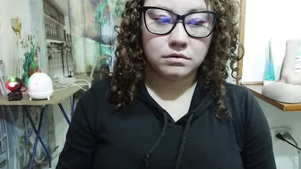 curly_greeneyed 13-May-2026 webcam