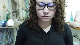 curly_greeneyed 13-May-2026 webcam