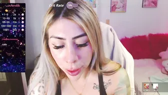 Martina_robertss_ blonde posing on cam