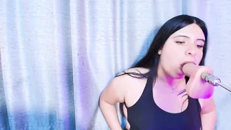 naia_x fuckmachine porn cam