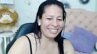 mature_martina_ posing on webcam (07/12/2025)