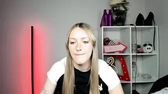 evelynblond nude video chat 13 May 2026