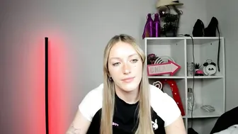 evelynblond nude video chat 13 May 2026