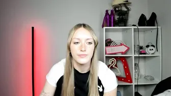 evelynblond nude video chat 13 May 2026