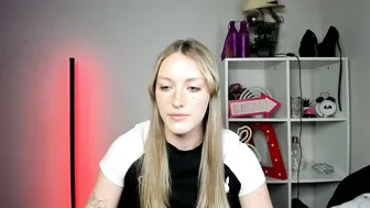 Evelynblond chat sex cam (05-13-2026)