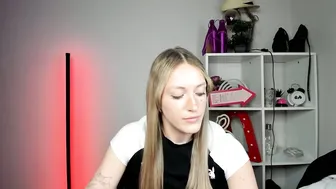 Evelynblond chat sex cam (05-13-2026)