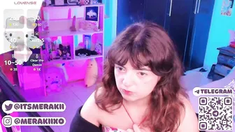 Meraki_fraise posing on webcam - 05-14-2026