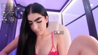 lorrainehunter cam sex posing on cam