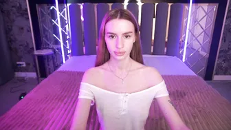 snow_whiteeex on live cam (05/17/2026)