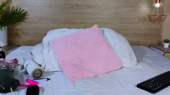 Ella_mon posing on cam 18-May-2026