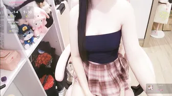 lee_cute18 posing on cam sex chat