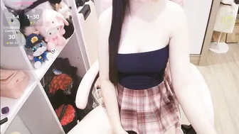 lee_cute18 posing on cam sex chat
