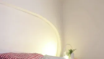 Katiepeach_ posing on webcam live cam video