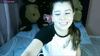 Bellatrix_colen posing on cam (05/21/2026)
