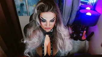 your1truequeen sissy webcam chat