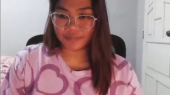 Pretty_jewel05 horny on cam