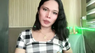 asianflirty_maicaxx milk posing on cam