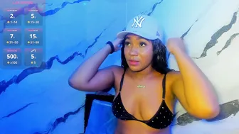 Emii_brown ebony posing on webcam