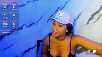 Emii_brown ebony posing on webcam
