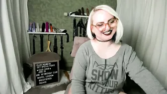 evanharlowe goth naked on cam
