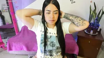 Vio_let_ posing on webcam - (05/25/2026)