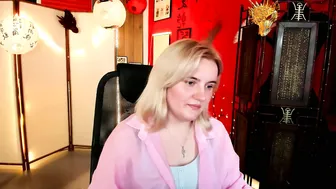 katybriggs nonude live webcam show