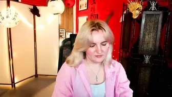 katybriggs nonude live webcam show