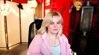 katybriggs nonude live webcam show