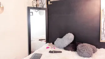 agatha_rusell nude posing on webcam