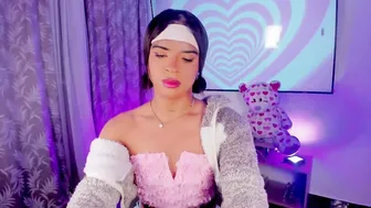 nikolle_sweeethott lovense cam girl