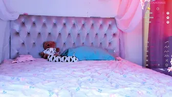 Gongjulee squirt live webcam show